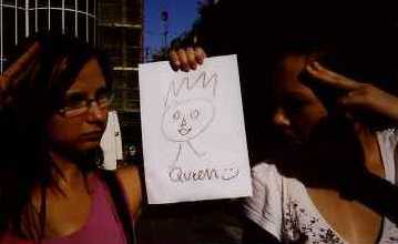 2 girls salute a queen as part of the treasure hunt.