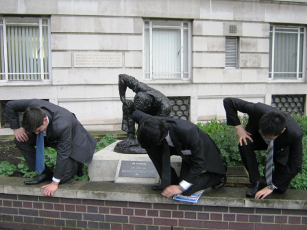 Treasure Hunt Challenge imitating a statue.