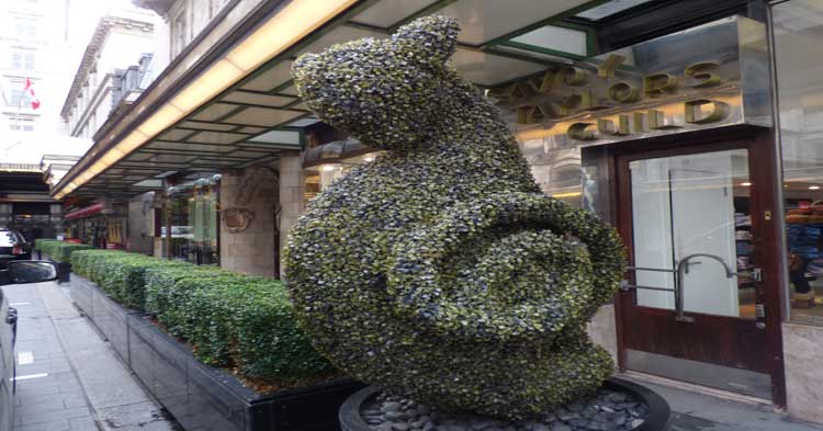The Savoy Hotel's depiction of Casper the lucky cat.