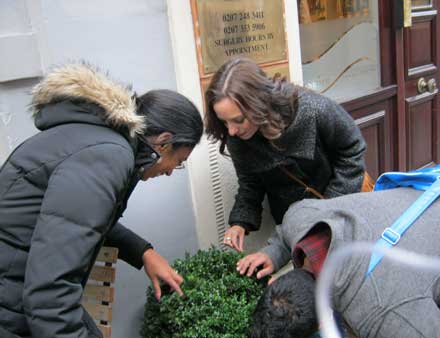 A team searching for a clue on the Fleet Street Quest.