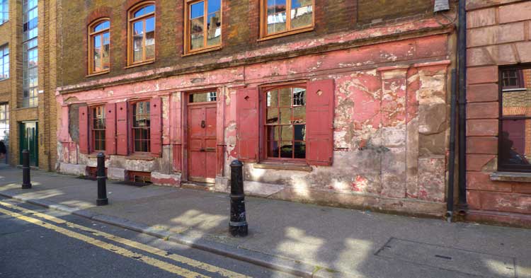 An old house in Princelet Street that features on the Spitalfields Treasure Hunt.